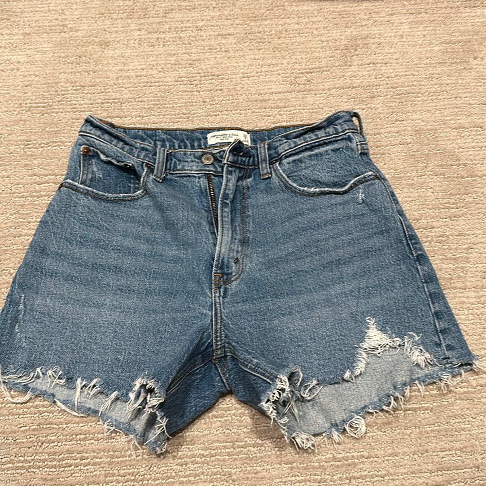 Abercrombie & Fitch - 4” mom short - high rise - size 29/8